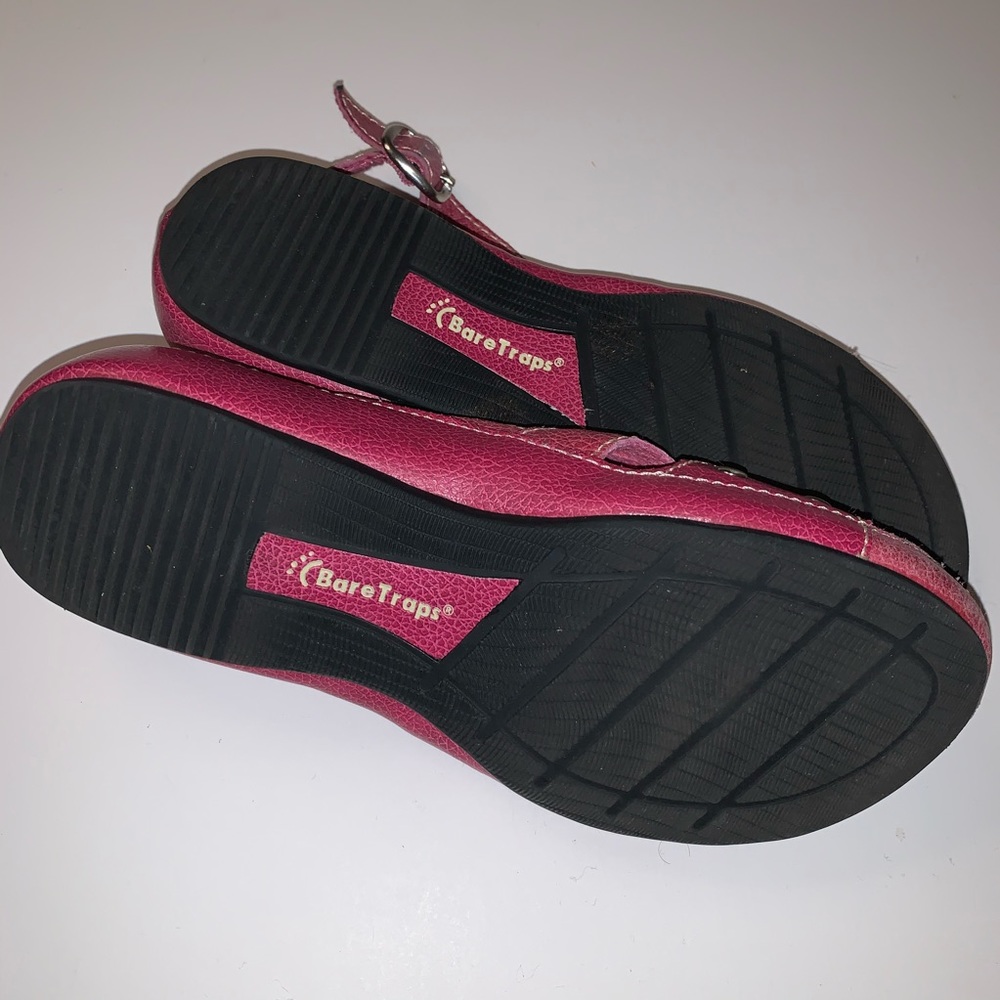 Bare Traps Leather Sandals - Picture 6 of 8
